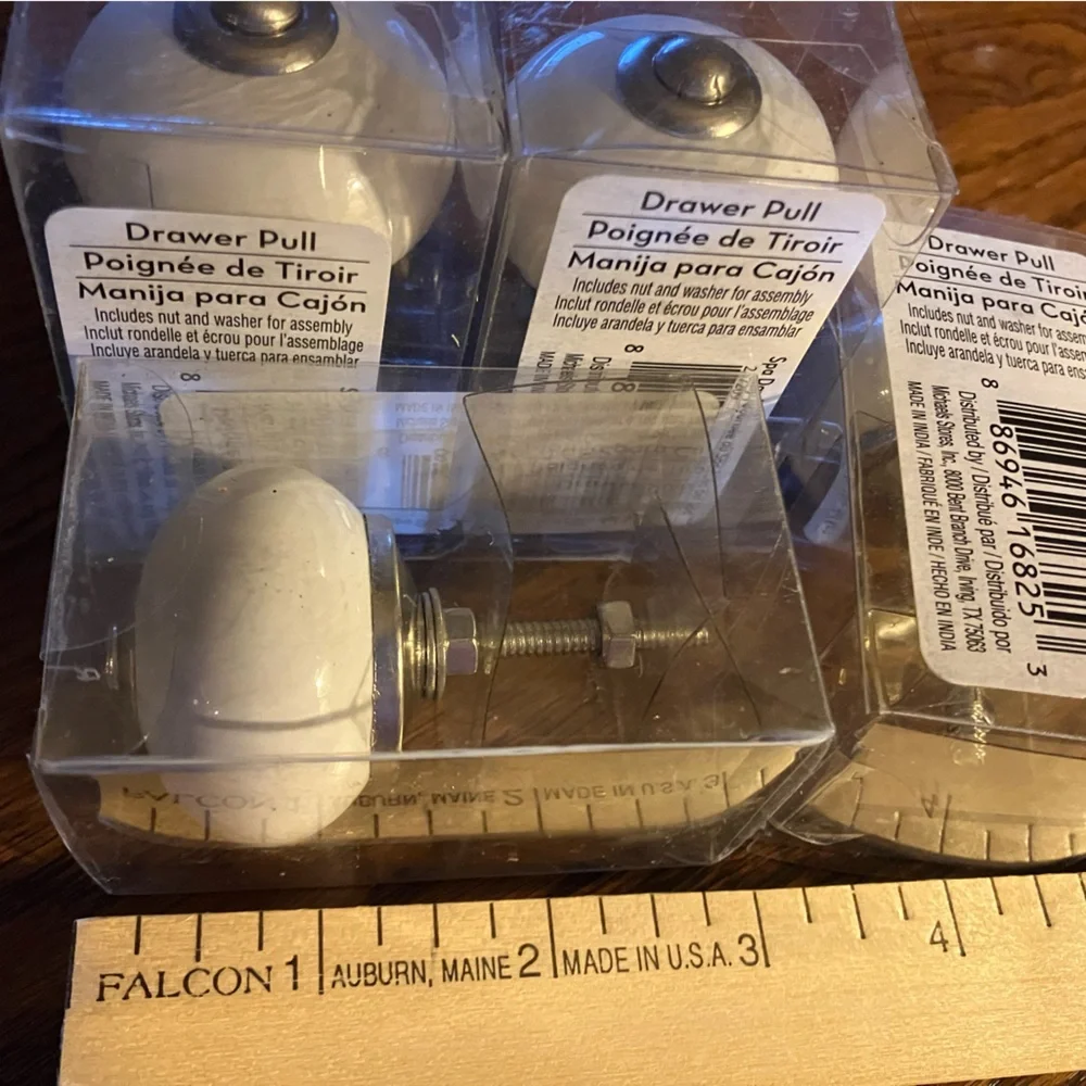 Set of 4 White Ceramic Drawer Knobs never used, still unopened.